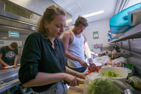 Melbourne Metro YHA - Schoolies Week Accommodation 22