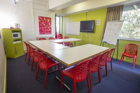 Melbourne Metro YHA - Schoolies Week Accommodation 23