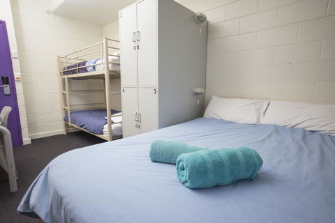 Melbourne Metro YHA - Schoolies Week Accommodation 8