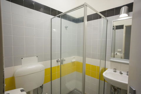 Melbourne Metro YHA - Schoolies Week Accommodation 26