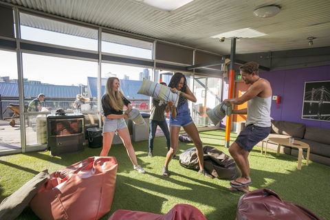 Melbourne Metro YHA - Schoolies Week Accommodation 11