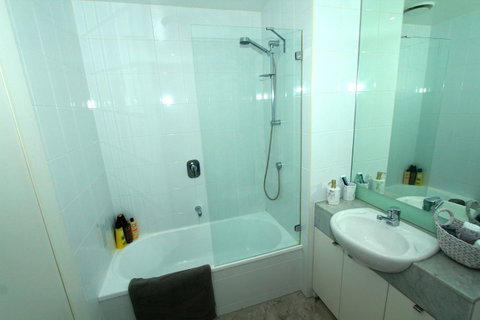 225 Melbourne Tower - Schoolies Week Accommodation 21