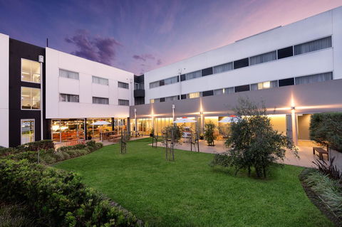 Atura Dandenong - Schoolies Week Accommodation 21