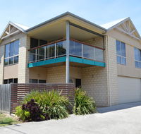 Ocean View Beach house - Schoolies Week Accommodation