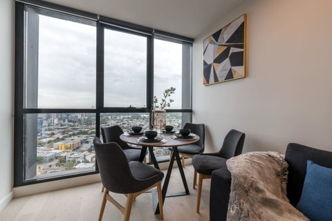 International 2 Bed 2 Bath Apartment - Schoolies Week Accommodation 3
