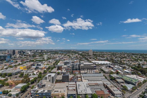 International 2 Bed 2 Bath Apartment - Schoolies Week Accommodation 12