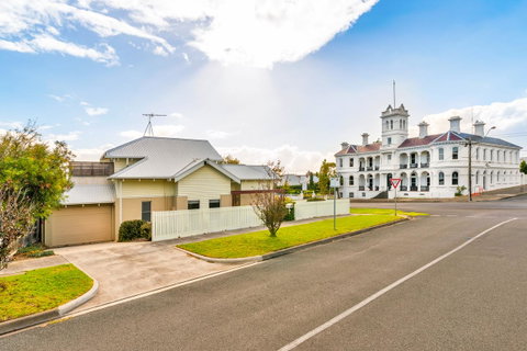 Beach Belle - Schoolies Week Accommodation 7