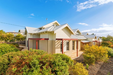 Beach Belle - Schoolies Week Accommodation 1