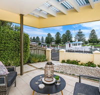 The Waterfront Apartment - Schoolies Week Accommodation