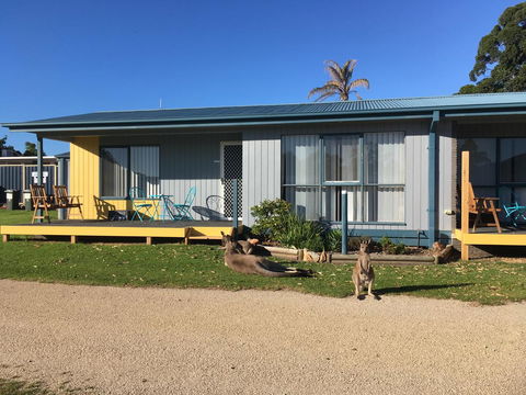 Lakeside At Mallacoota - Schoolies Week Accommodation 12