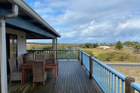 The Birds Nest - Schoolies Week Accommodation 2