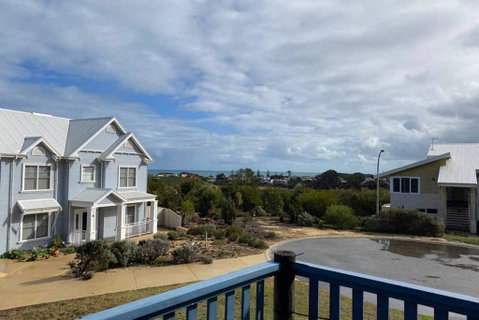 The Birds Nest - Schoolies Week Accommodation 3