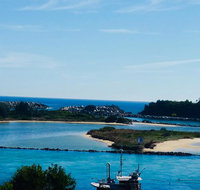The Boathouse a 3 Bedroom House - Schoolies Week Accommodation