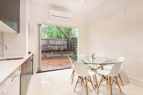 The Crofts - Schoolies Week Accommodation 2