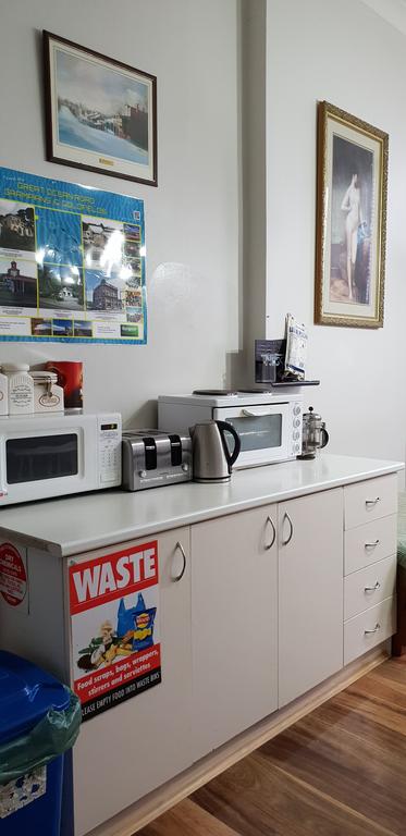 The Eastern Hotel - Schoolies Week Accommodation 0