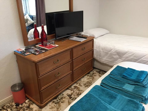 The Evergreen Bed And Breakfast - Schoolies Week Accommodation 1