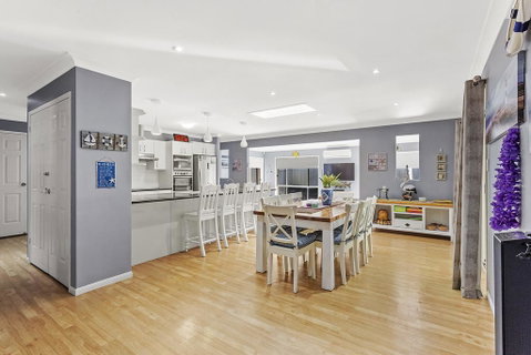 The Family Entertainer In The Heart Of Corlette! - Schoolies Week Accommodation 2