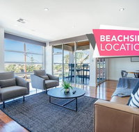 The Grand Oasis - Pool - Wifi - Mins from beach - Schoolies Week Accommodation