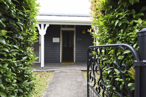 The Grey House - Schoolies Week Accommodation 2