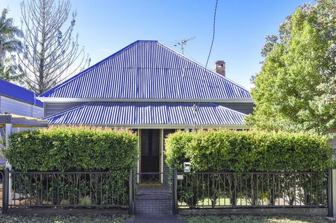 The Grey House - Schoolies Week Accommodation 0