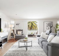 The Jetty Apartment by Ready Set Host - Schoolies Week Accommodation