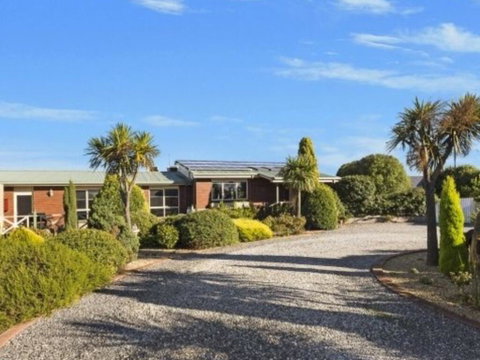 The Lodge - Schoolies Week Accommodation 2