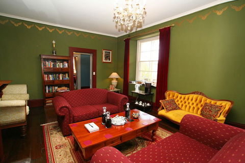 The Lodge On Elizabeth Boutique Hotel - Schoolies Week Accommodation 2