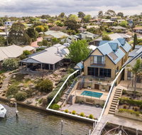 The Loft - Waterfront with Private Pool - Schoolies Week Accommodation