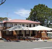 The Oaks Hotel - Schoolies Week Accommodation