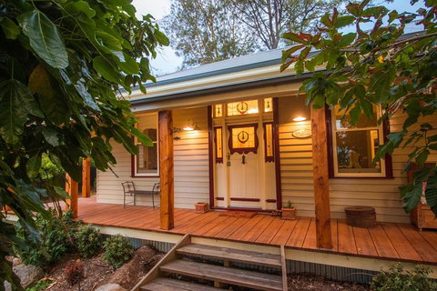 The Oaks Lilydale Accommodation - Schoolies Week Accommodation 0
