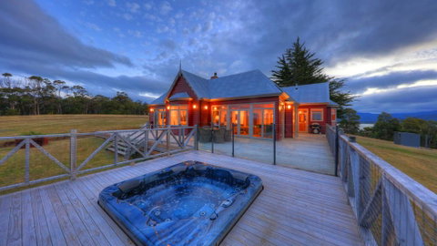 The Peninsula Experience - Schoolies Week Accommodation 1