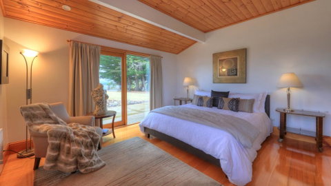 The Peninsula Experience - Schoolies Week Accommodation 3