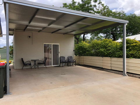 The Retreat - Schoolies Week Accommodation 0