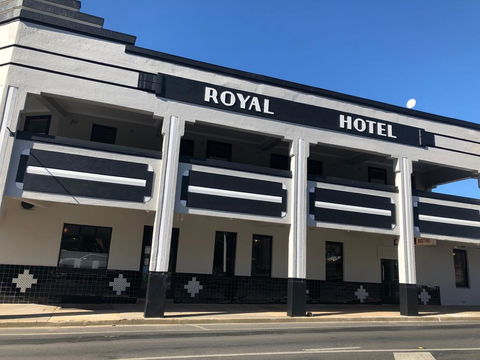 The Royal Hotel, Drouin - Schoolies Week Accommodation 1