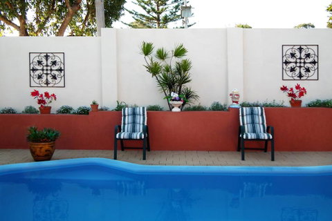 The Spanish Retreat And BnB - 24 Hrs - Schoolies Week Accommodation 3