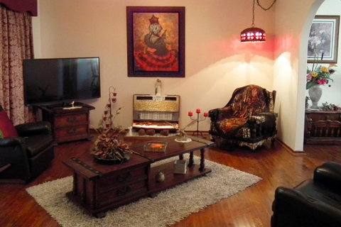The Spanish Retreat And BnB - 24 Hrs - Schoolies Week Accommodation 0