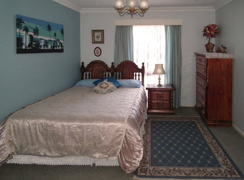 The Spanish Retreat And BnB - 24 Hrs - Schoolies Week Accommodation 1