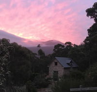 The Stone Cottage with tennis court - Schoolies Week Accommodation