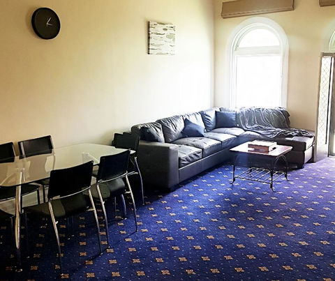 The Wharf Hotel - Schoolies Week Accommodation 1