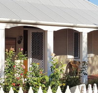Tillbrook Cottage - Schoolies Week Accommodation