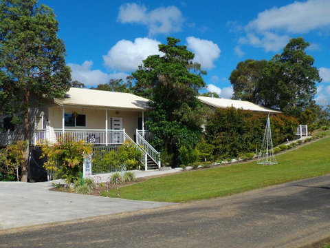 Tinaroo Sunset Retreat - Schoolies Week Accommodation 0