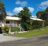 Tinaroo Sunset Retreat - Schoolies Week Accommodation