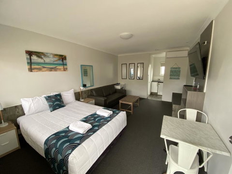 Top Of The Town Motor Inn - Schoolies Week Accommodation 0