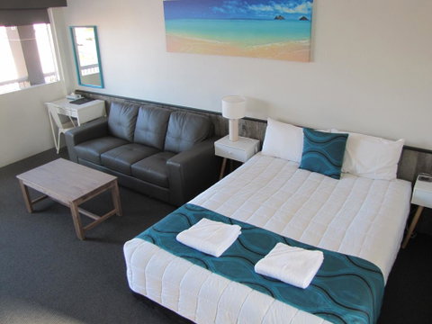 Top Of The Town Motor Inn - Schoolies Week Accommodation 2
