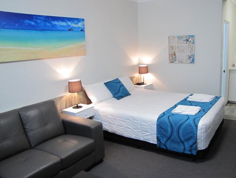 Top Of The Town Motor Inn - Schoolies Week Accommodation 1