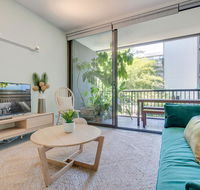 Tranquil contemporary hideaway in hippest area - Schoolies Week Accommodation