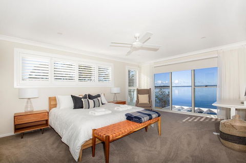 Tranquility Absolute Waterfront - Pet Friendly - 10 Mins To Hyams Beach - Schoolies Week Accommodation 3