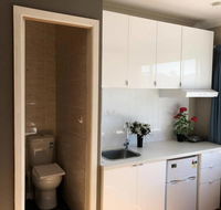 Traveler's Affordable Studio Unit Beverly Hills - Schoolies Week Accommodation