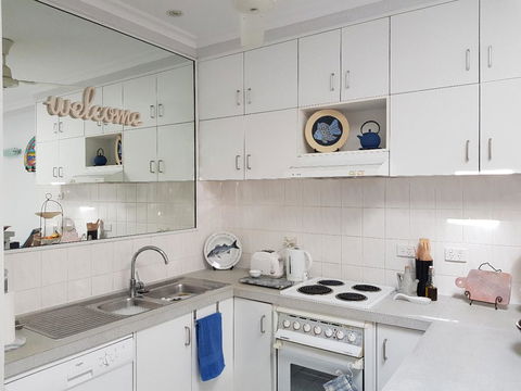 Trinity Beach POOLSIDE Apartment - Schoolies Week Accommodation 2