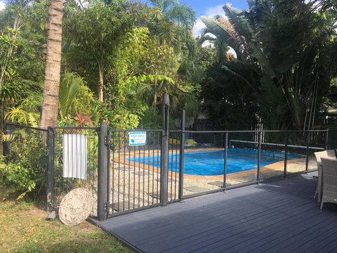 Tropical Private Open Space At Trinity - Schoolies Week Accommodation 2